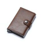 Porte-cartes sécurisé en métal et cuir avec technologie RFID et bouton d'expulsion